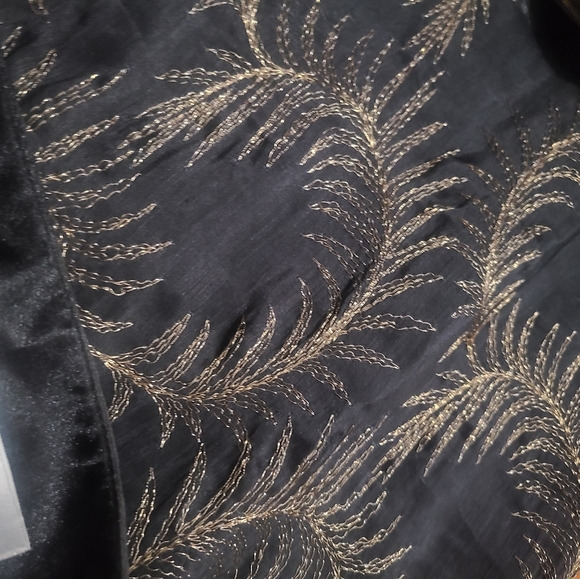 Silk skirt with gold thread detailing - Picture 3 of 3